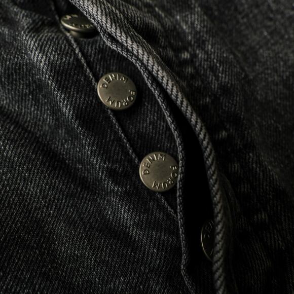 Aritizia Denim Forum The Ex Boyfriend Short‎ Black Eyeliner High Rise Cutoffs 26 - Picture 3 of 9